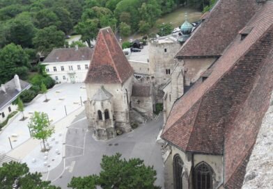 Perchtoldsdorf, historischer Weinort in Wiens Nachbarschaft Burg Perchtoldsdorf